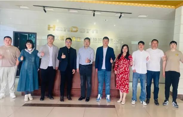 武漢現(xiàn)代精工機(jī)械股份有限公司接待東西湖區(qū)工商聯(lián)調(diào)研團(tuán),共探創(chuàng)新合作新機(jī)遇